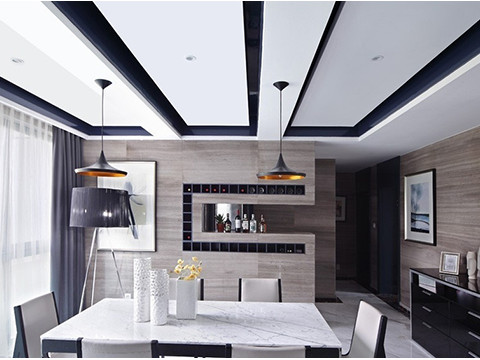 餐廳 深色家具與白色墻面的對(duì)比，幾何理性的線條在客廳里慢慢延伸出來(lái)。